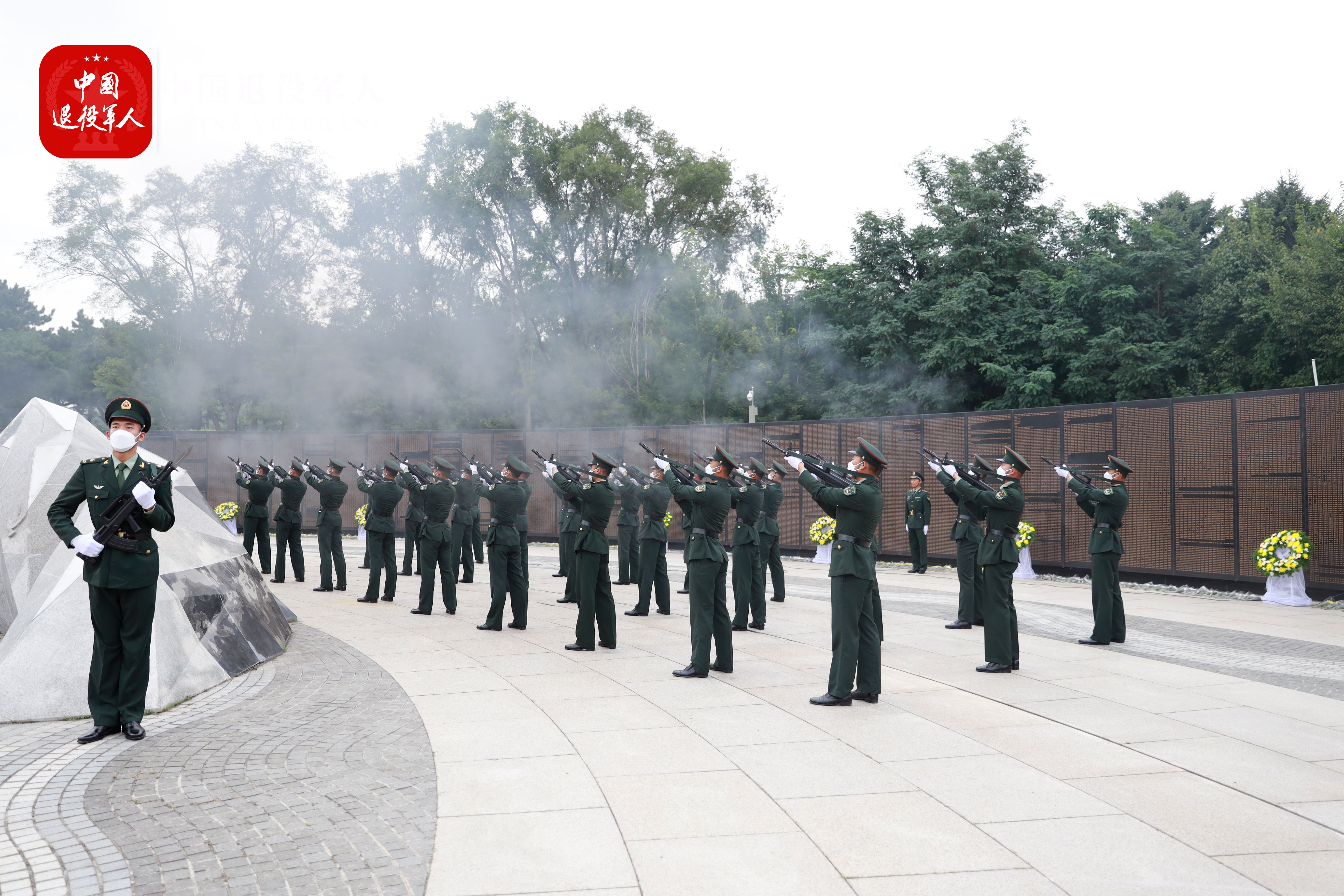 英雄回家 第八批在韓志愿軍烈士遺骸安葬儀式-現(xiàn)場圖