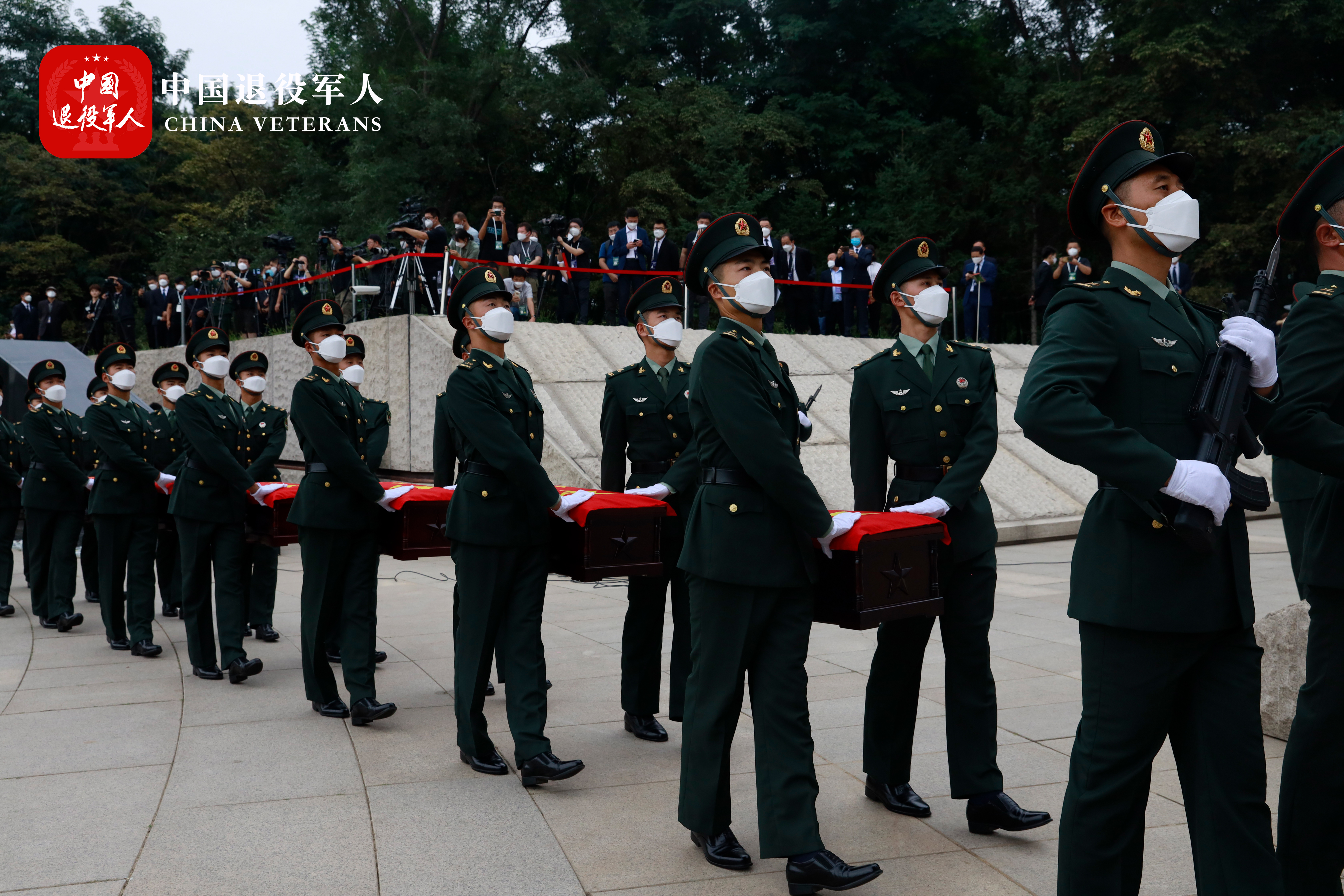 英雄回家 第八批在韓志愿軍烈士遺骸安葬儀式-現(xiàn)場圖